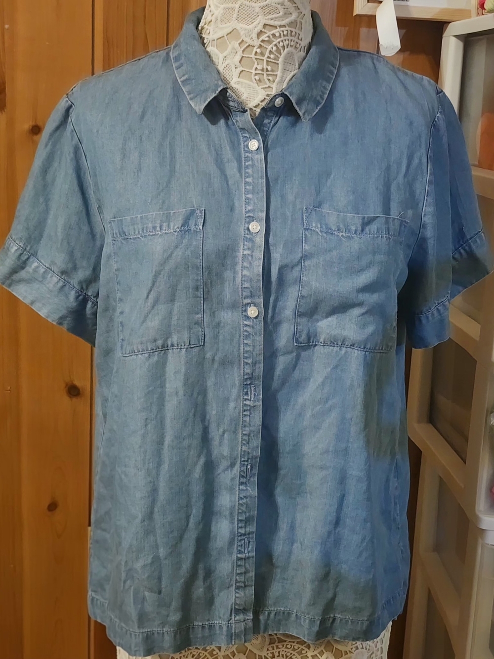 Medium Wash Short Sleeve Chambray Denim Dual Pocket Button Down